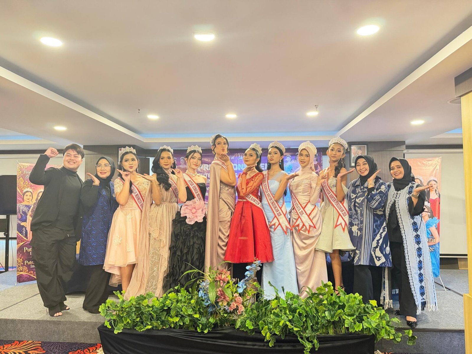 Puteri Anak dan Puteri Remaja Banten 2026 Siap Harumkan Nama Daerah di Kancah Nasional 48 Target 4 Mahkota, 8 Finalis Puteri Anak & Puteri Remaja Banten 2026 Siap Unjuk Gigi di Ajang Nasional