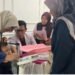 Dorong Pencegahan Stunting, Tim Bestari Saintek UHT Uji Prototipe Pangan Fungsional Kulit Ari Siwalan di Kecamatan Manyar 51 Pemeriksaan antropometri anak sebagai data awal untuk memantau perkembangan pertumbuhan selama periode pemberian prototipe pangan fungsional. (Sumber: Dokumentasi Pribadi).