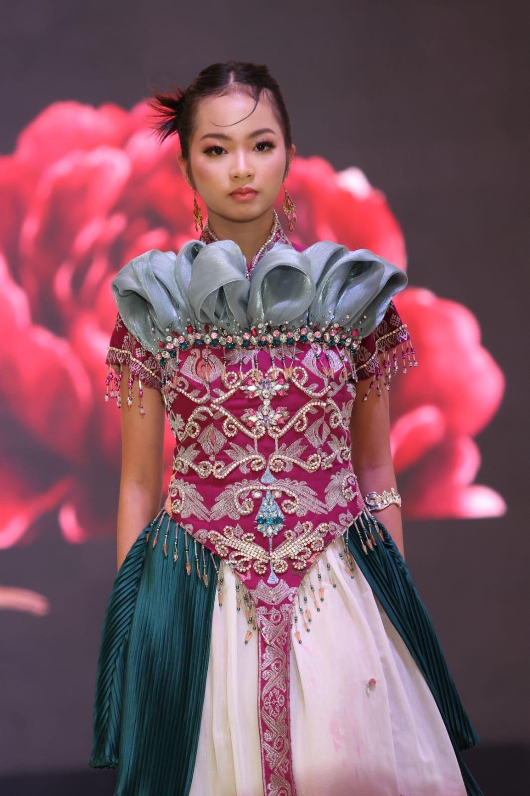 Chelsi Chiapinsky Heryadi Pukau ASEAN Fashion Festival 2026 Bawakan Rancangan Chatrine Liu
