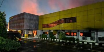 Wamen ATR/BPN Tinjau Kebakaran Kantah Karawang, Keselamatan dan Pemulihan Layanan Jadi Prioritas 28 WhatsApp Image 2026 10 15 at 05.43.16