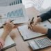 Ilustrasi pengelolaan keuangan perusahaan yang berperan dalam menjaga kestabilan, mengendalikan biaya, serta mendukung pengambilan keputusan bisnis dan investasi. (Sumber: Pegadaian.co.id).