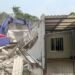 Kemenimipas Bongkar 10 Fasilitas "Apartemen" di Lapas Cibinong 54 Petugas menggunakan alat berat membongkar bangunan di Lapas Kelas IIA Cibinong, Kabupaten Bogor, Jawa Barat, Rabu (30/9/2026). Komisi XIII DPR RI bersama Kementerian Imigrasi dan Pemasyarakatan membongkar 10 bangunan tidak berizin setelah meninjau langsung lapas tersebut. (Foto: ANTARA/M Fikri Setiawan)